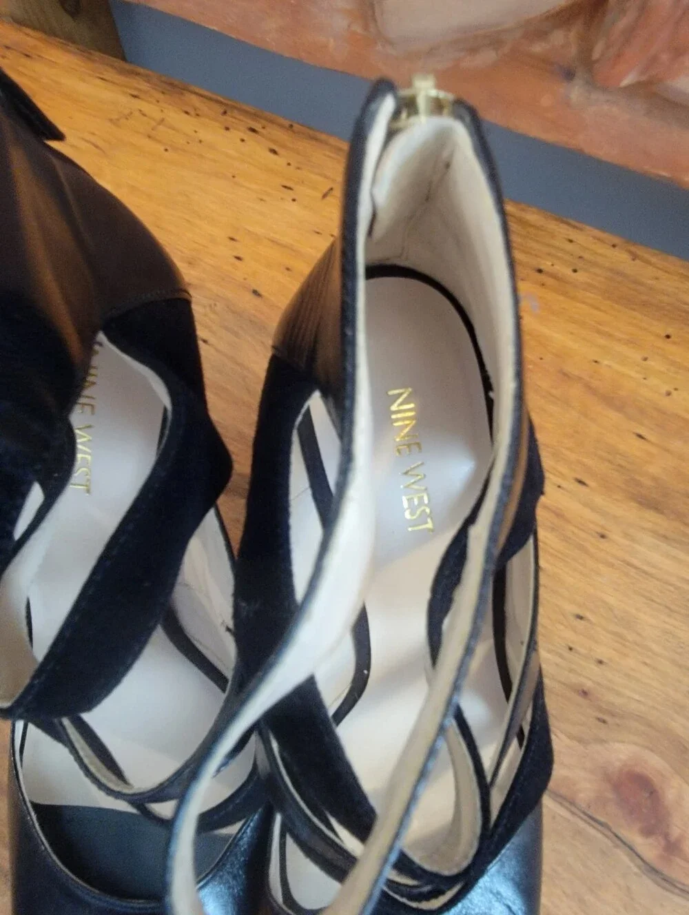 Nine West Sz 8 Black Faux Leather & Suede Stappy Peep Toe 4
